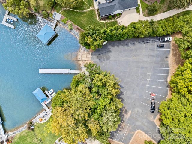 127 Lakewood Circle Drive, Mooresville, NC 28117