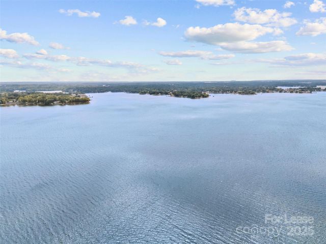 127 Lakewood Circle Drive, Mooresville, NC 28117