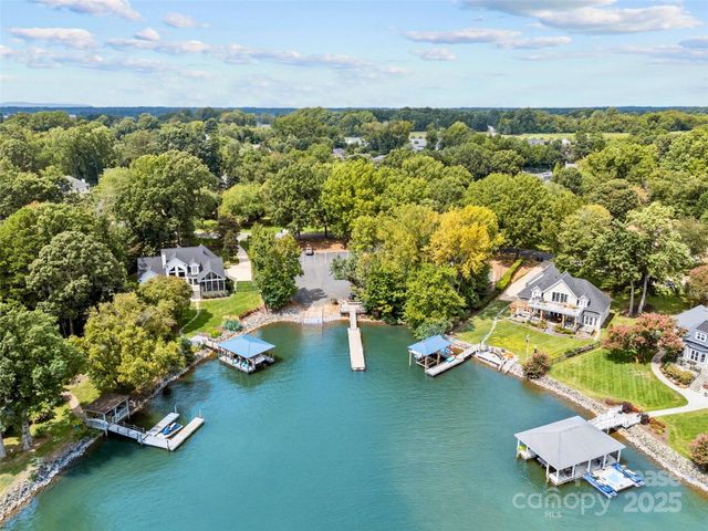 127 Lakewood Circle Drive, Mooresville, NC 28117