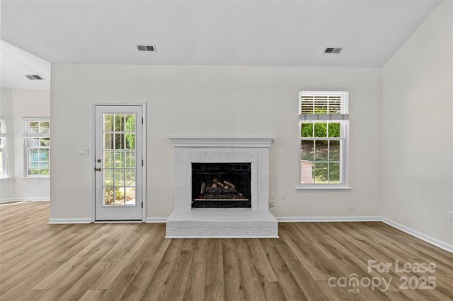 127 Lakewood Circle Drive, Mooresville, NC 28117