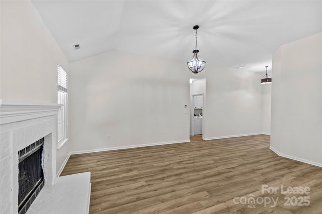 127 Lakewood Circle Drive, Mooresville, NC 28117