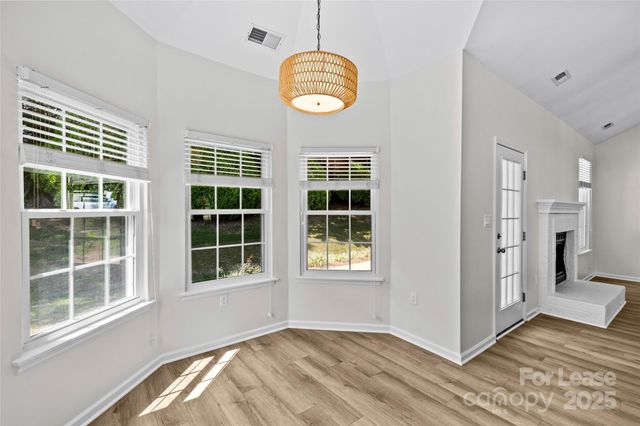 127 Lakewood Circle Drive, Mooresville, NC 28117