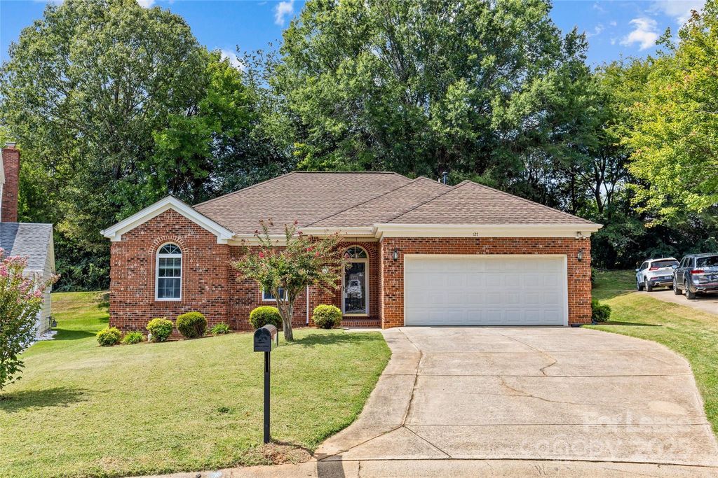 127 Lakewood Circle Drive, Mooresville, NC 28117