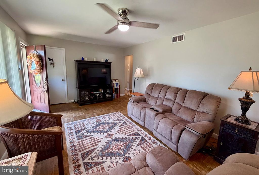 804 BURBANK DR, SOMERDALE, NJ 08083 — photo 4