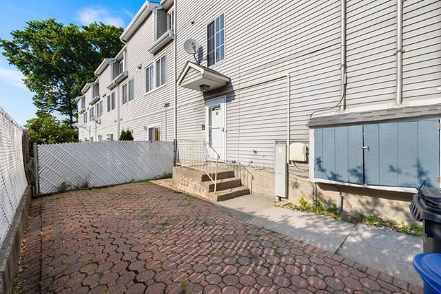 16 Roosevelt Court, New York City, NY 10314
