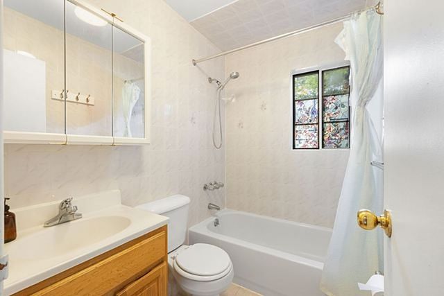 16 Roosevelt Court, New York City, NY 10314