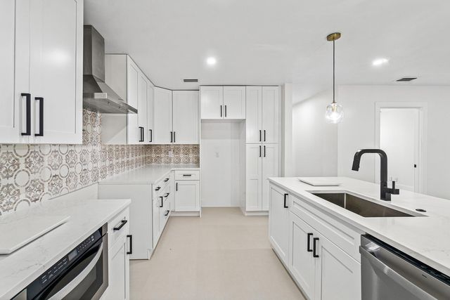 5944 Forest Grove Drive 3, Boynton Beach, FL 33437