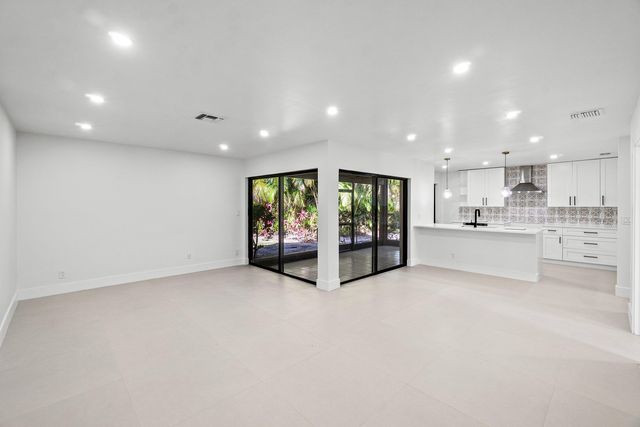 5944 Forest Grove Drive 3, Boynton Beach, FL 33437
