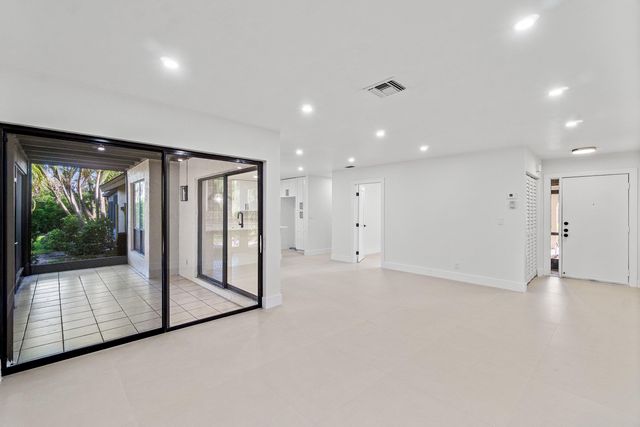 5944 Forest Grove Drive 3, Boynton Beach, FL 33437