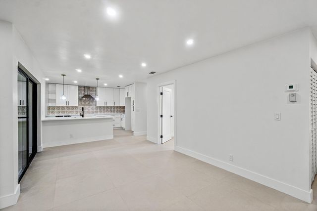 5944 Forest Grove Drive 3, Boynton Beach, FL 33437