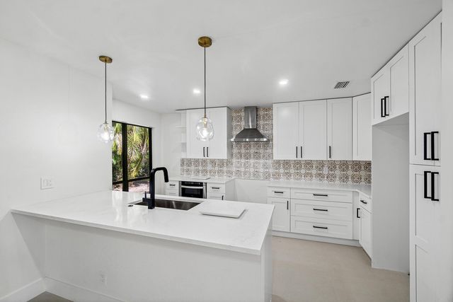 5944 Forest Grove Drive 3, Boynton Beach, FL 33437
