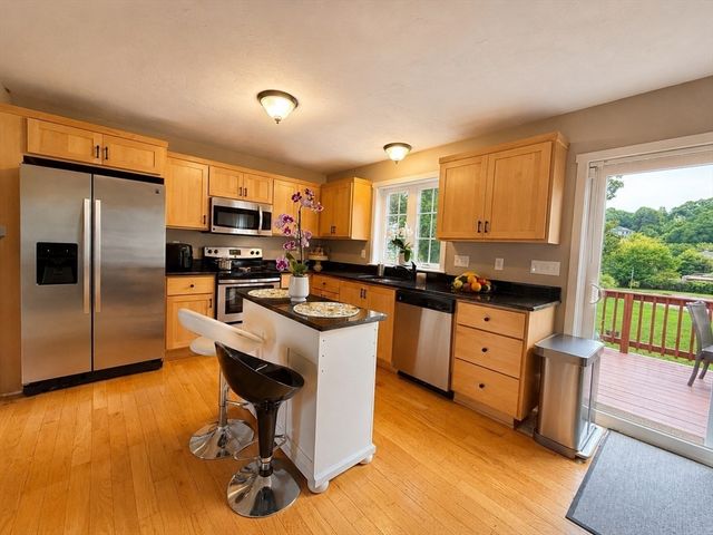 24 Beach St, Milford, MA 01757
