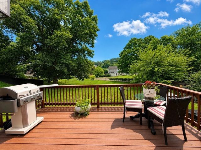 24 Beach St, Milford, MA 01757