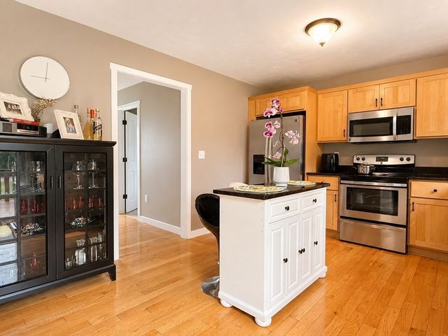24 Beach St, Milford, MA 01757