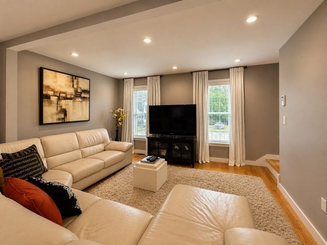 24 Beach St, Milford, MA 01757