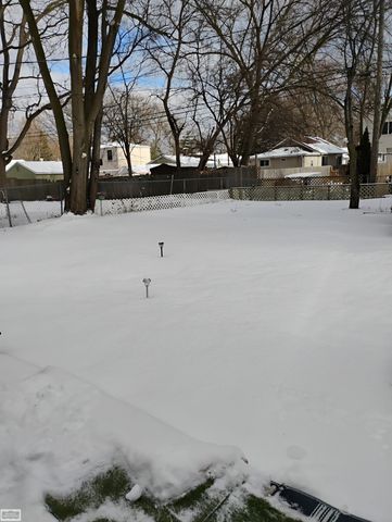 27392 Groveland Street, Madison Heights, MI 48071