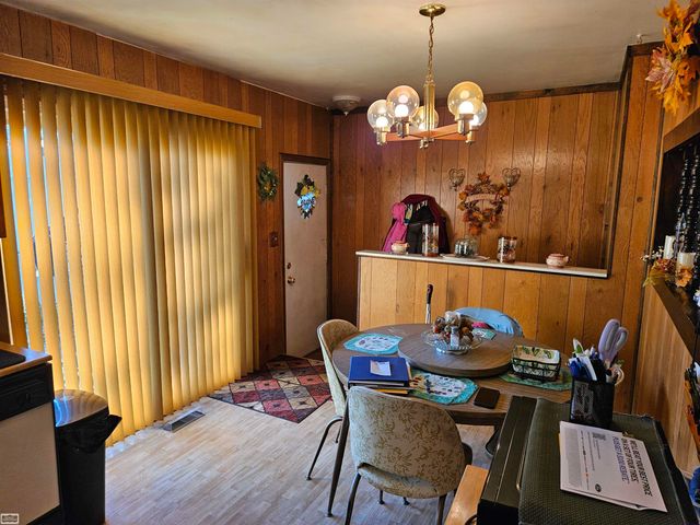 27392 Groveland Street, Madison Heights, MI 48071