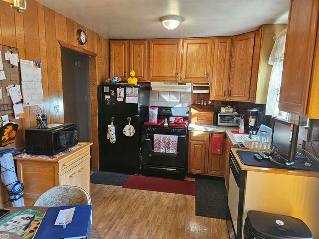 27392 Groveland Street, Madison Heights, MI 48071