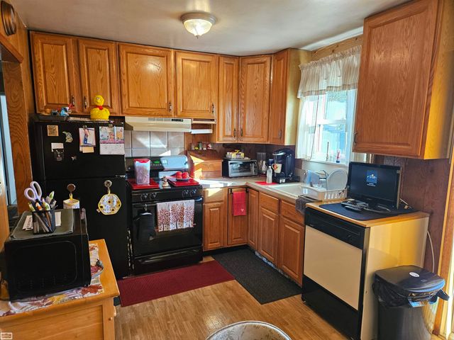 27392 Groveland Street, Madison Heights, MI 48071