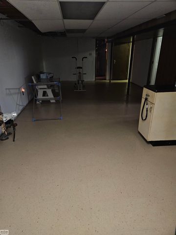 27392 Groveland Street, Madison Heights, MI 48071