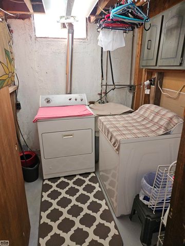 27392 Groveland Street, Madison Heights, MI 48071