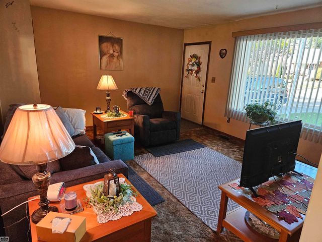 27392 Groveland Street, Madison Heights, MI 48071