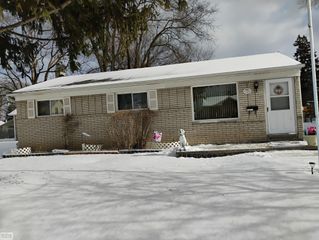 27392 Groveland Street, Madison Heights, MI 48071