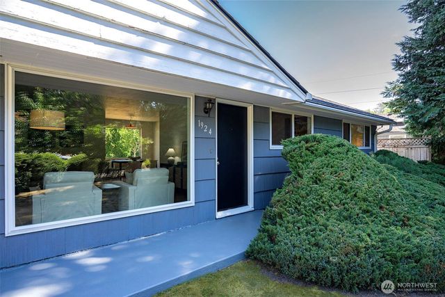 1924 NE 130th Place, Seattle, WA 98125