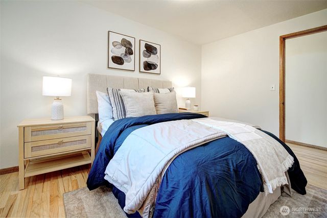 1924 NE 130th Place, Seattle, WA 98125