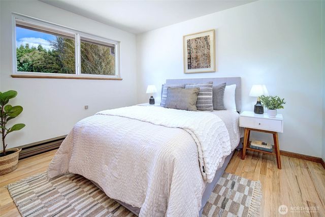 1924 NE 130th Place, Seattle, WA 98125