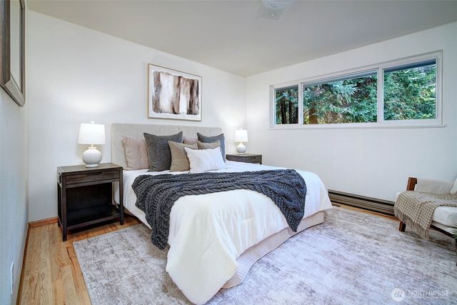 1924 NE 130th Place, Seattle, WA 98125