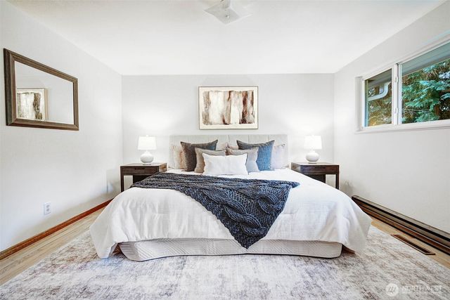 1924 NE 130th Place, Seattle, WA 98125