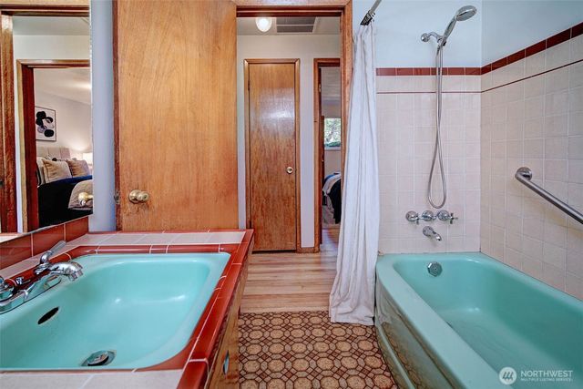 1924 NE 130th Place, Seattle, WA 98125