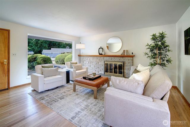1924 NE 130th Place, Seattle, WA 98125