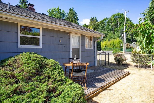 1924 NE 130th Place, Seattle, WA 98125