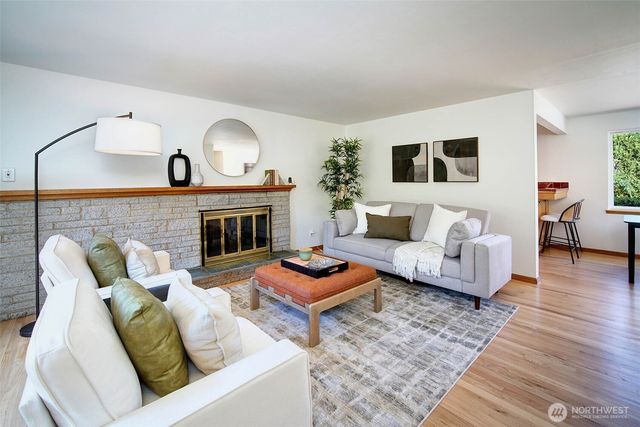 1924 NE 130th Place, Seattle, WA 98125