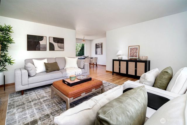 1924 NE 130th Place, Seattle, WA 98125