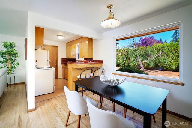 1924 NE 130th Place, Seattle, WA 98125