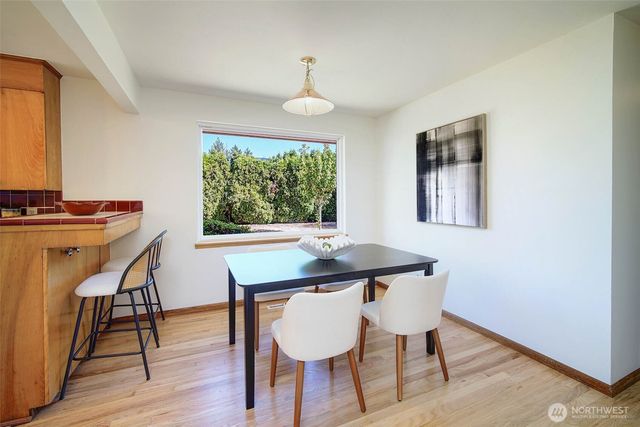 1924 NE 130th Place, Seattle, WA 98125