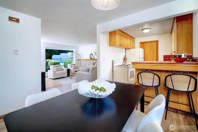 1924 NE 130th Place, Seattle, WA 98125