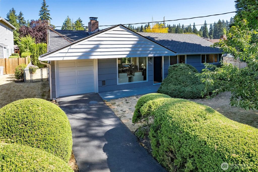 1924 NE 130th Place, Seattle, WA 98125