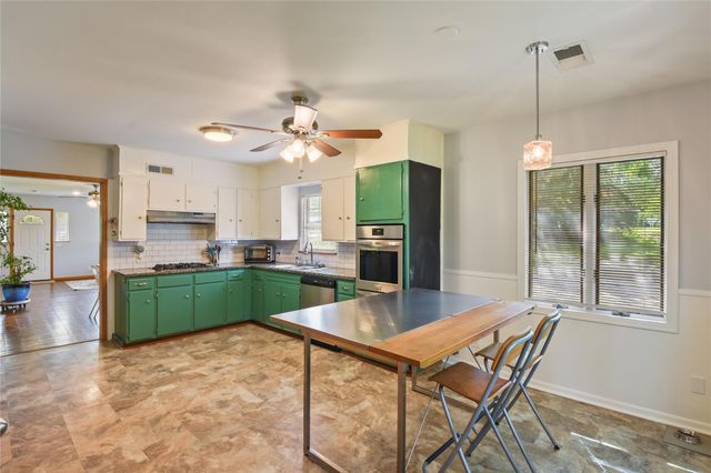 528 Old Mcdade RD, Elgin, TX 78621