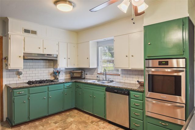 528 Old Mcdade RD, Elgin, TX 78621