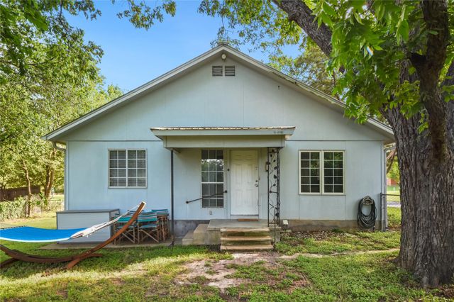 528 Old Mcdade RD, Elgin, TX 78621