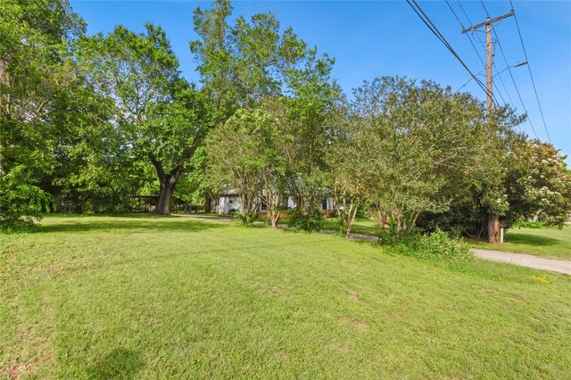 528 Old Mcdade RD, Elgin, TX 78621