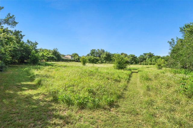 528 Old Mcdade RD, Elgin, TX 78621