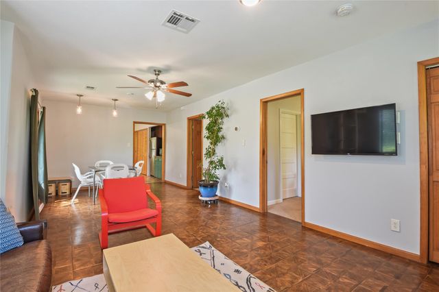 528 Old Mcdade RD, Elgin, TX 78621