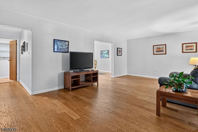 48 Kingswood Rd, Branchburg Twp., NJ 08876