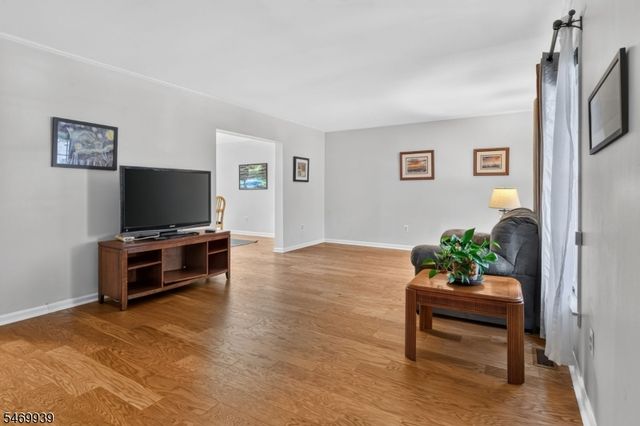 48 Kingswood Rd, Branchburg Twp., NJ 08876