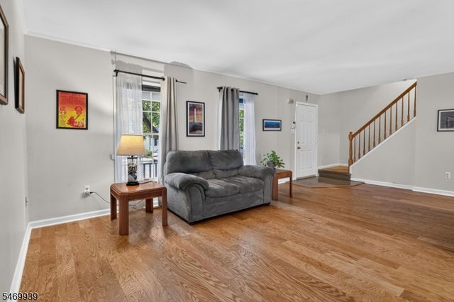 48 Kingswood Rd, Branchburg Twp., NJ 08876